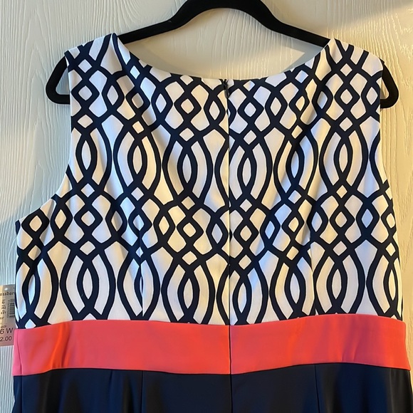 Dressbarn Signature Sabrina Dress - Picture 7 of 8